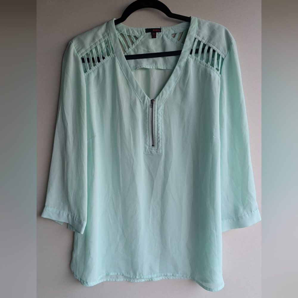 BONGO Light Green Top with Black Accents
